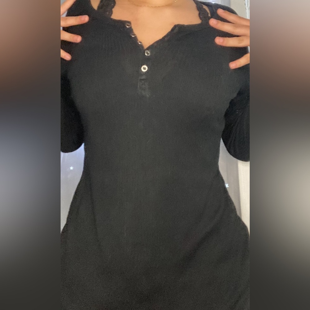 - Mossimo Black long sleeve 🖤
- M
- #black
- #cute
-#simple